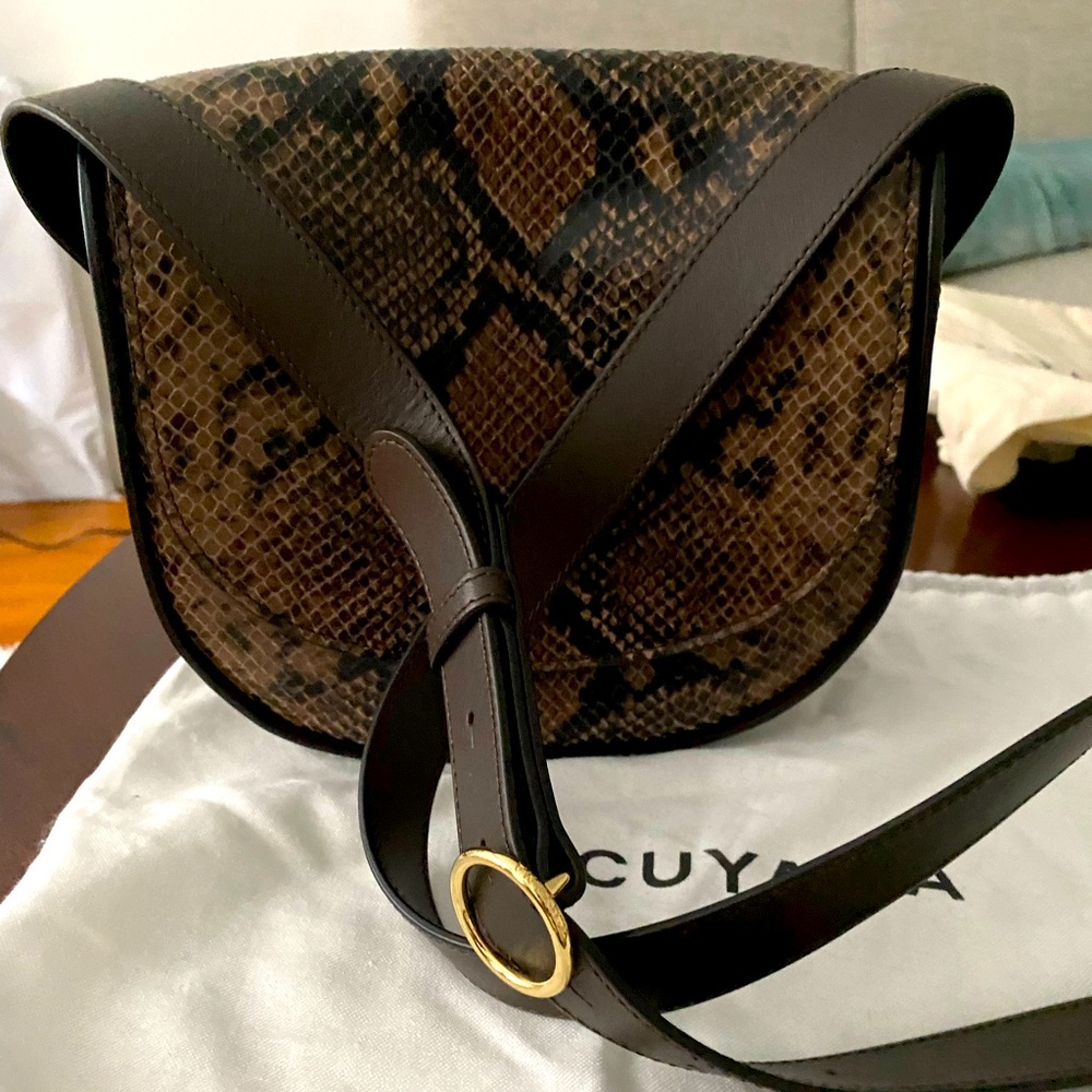Cuyana | Modern Saddle Bag Seasonal Brown — Snake Embossed & Smooth Leather